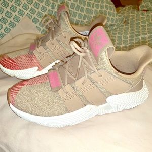 Adidas-size 5 but fit like a 7. In EUC